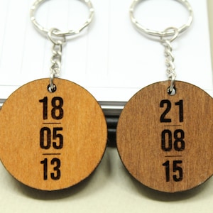 Personalised Keyring, Wooden Anniversary Date, Personalised Keyrings, Valentines Gift, Couples Gift, Anniversary Gift,5th Anniversary