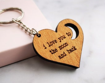 Je t’aime à la lune et le dos, porte-clés personnalisés, cadeau de la Saint-Valentin, porte-clés pour couples, cadeau de couple, cadeau d’anniversaire, anniversaire