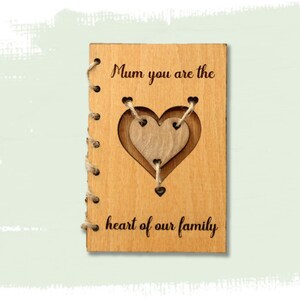 Mama je bent het hart van onze familie, gepersonaliseerde moeder verjaardagskaart, Moeders dagkaart, kaart voor mama, Hout Moeders Dagkaart, Cadeau voor mama