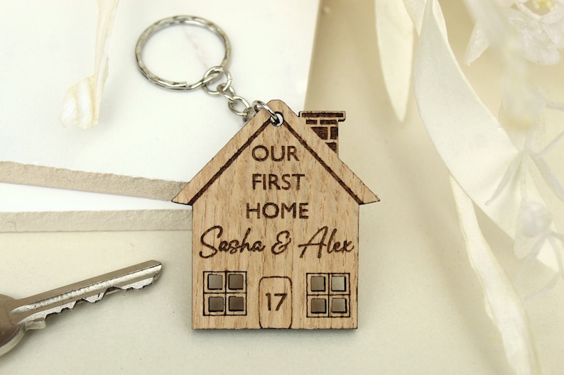 Lot de 2 porte-clés pour la première maison des couples, cadeau personnalisé pour la nouvelle maison, ensemble de porte-clés pour elle et pour la première maison image 4