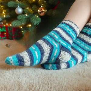 Chaussettes rayées faites main - Chaussettes confortables en mélange de laine mérinos tricotées à la main - Tricots confortables pour femmes | Cadeau parfait pour elle - Cadeau de Noël