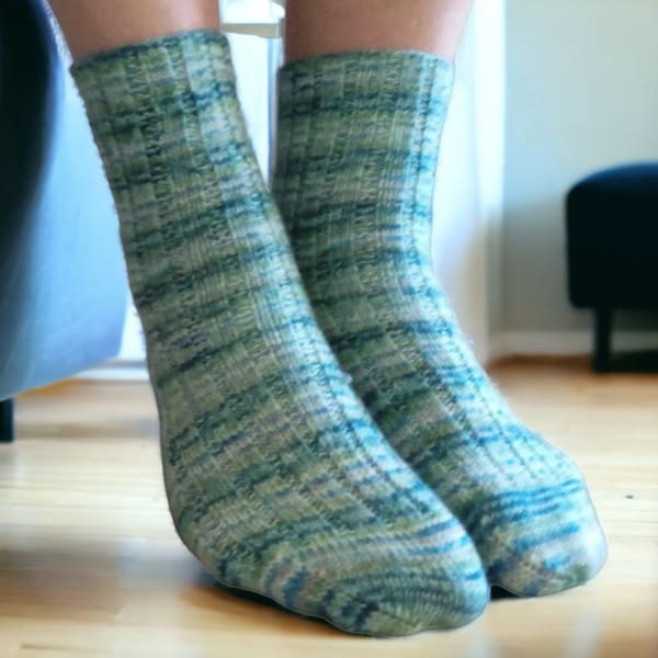 Unisex Cozy Casual Socks Perfect for Winter - Soft and Warm Hand-Knit Socks for Men and Women - Knitted Valentine socks