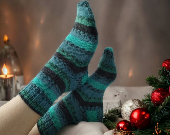 Gestrickte Socken - Handgemacht mit Liebe - Wollmischung - gemütlich, warm und stilvoll!