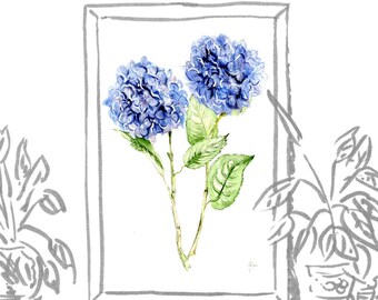 Puede incluir: Pintura a la acuarela de dos flores de hortensia azules en un marco blanco. La obra de arte está situada frente a una repisa de chimenea esbozada con plantas en macetas a ambos lados. Las flores tienen hojas y tallos verdes.