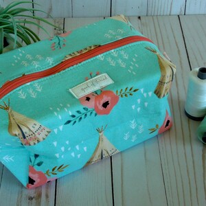Floral TiPi Large box Pouch