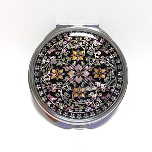 Lusterko kompaktowe z masy perłowej: Arabesque Design Black