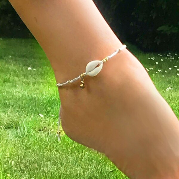 Cowrie/Anklet/Gold perlé/Knotted Cord Anklet/Minimal/Boho/Summer Anklet/Birthday gifts/Girls gift