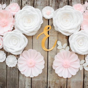 Set di fiori di carta crespa rosa pallido: decorazione da parete per la cameretta dei bambini