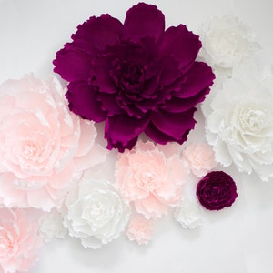 Decorazione murale con peonie di carta giganti: sfondo floreale bianco, rosa e bordeaux