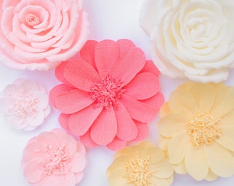 Fondo de flores de papel: decoración de guardería en coral, rosa y melocotón