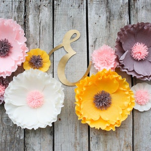 Set di 8 fiori di carta per la decorazione delle pareti della cameretta dei bambini