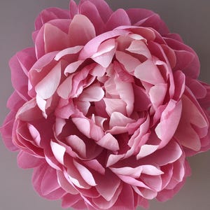 Peonia gigante in carta crespa, decorazione da parete per cameretta dei bambini, fiore di carta peonia, sfondo floreale