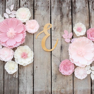 Fiori di carta crespa rosa, decorazioni per pareti della cameretta del bambino, decorazioni per baby shower, fiori per addio al nubilato