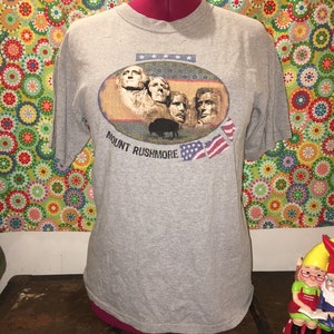 true vintage 90s mount rushmore souvenir tshirt