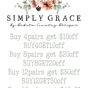 Puede incluir: Un gr&aacute;fico floral con el texto "SIMPLY GRACE by Dakota Country Designs." El gr&aacute;fico tambi&eacute;n incluye un c&oacute;digo de descuento para comprar varios pares de art&iacute;culos: "Compra 4 pares y obt&eacute;n 10 &euro; de descuento BUY4GET10off", "Compra 8 pares y obt&eacute;n 20 &euro; de descuento BUY8GET20off", "Compra 12 pares y obt&eacute;n 30 &euro; de descuento BUY12GET30off" y "Compra 16 pares y obt&eacute;n 40 &euro; de descuento BUY16GET40off".