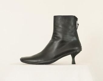 bottines vintage Stuart Weitzman à petit talon – bottines en cuir noir des années 90 (taille 7,5)