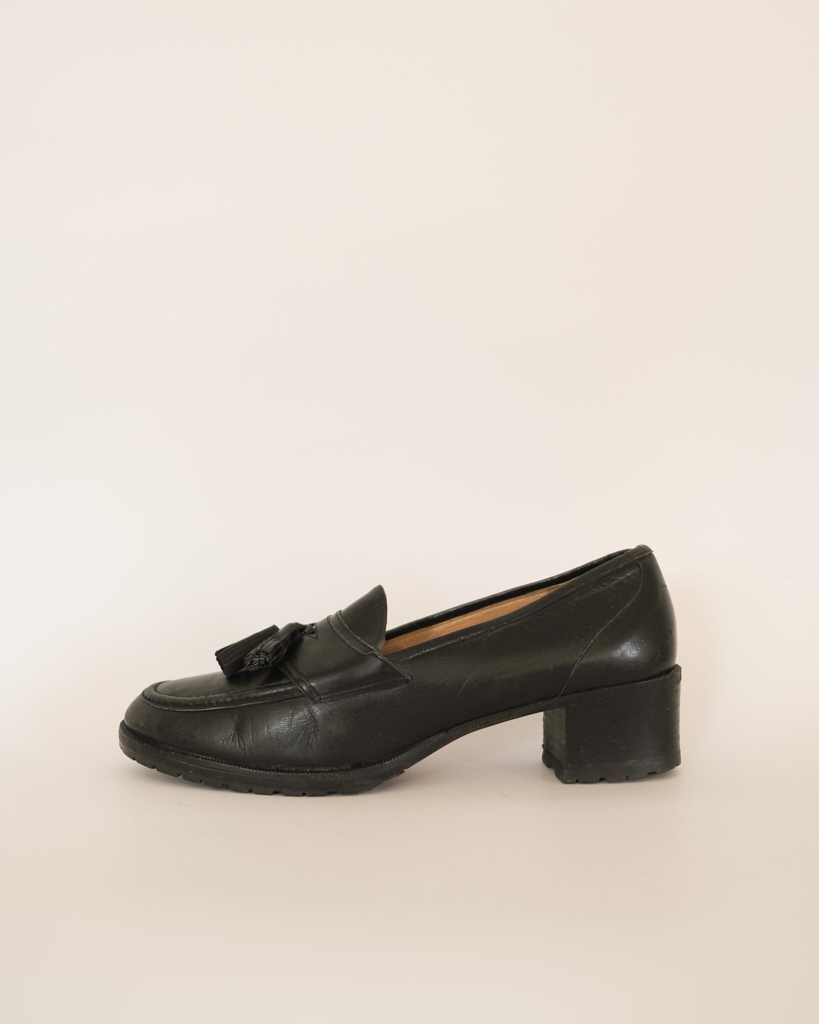 1990's cole haan leather tassel loafers⁠ Vintage Cole Haan Leather Loafers – 90s Black Lug Sole Tassel Trim