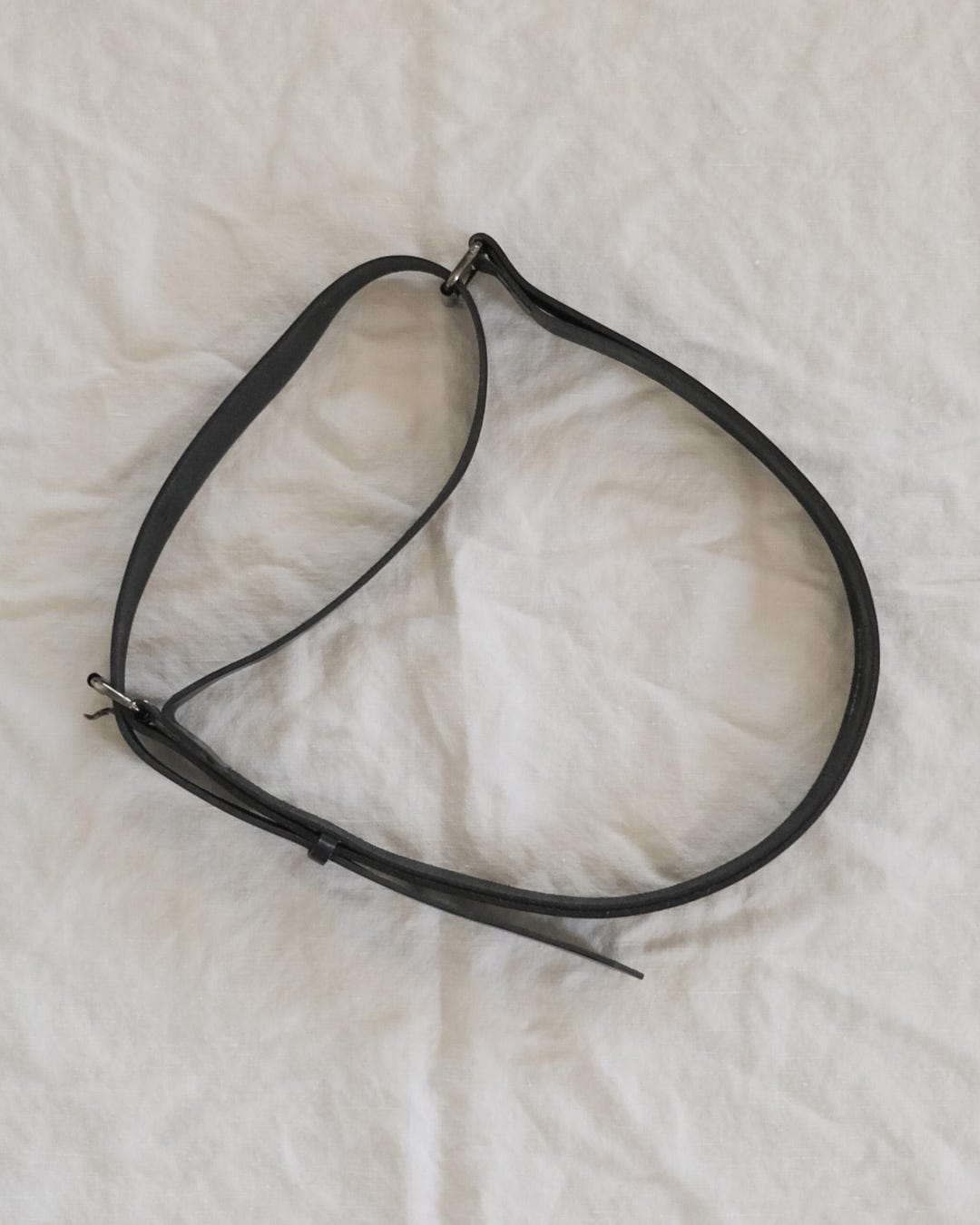 Issey Miyake Wide Black Leather Belt Metal Triangle Buckle FRICTION BELT – ISSEY MIYAKE ONLINE STORE main image 4