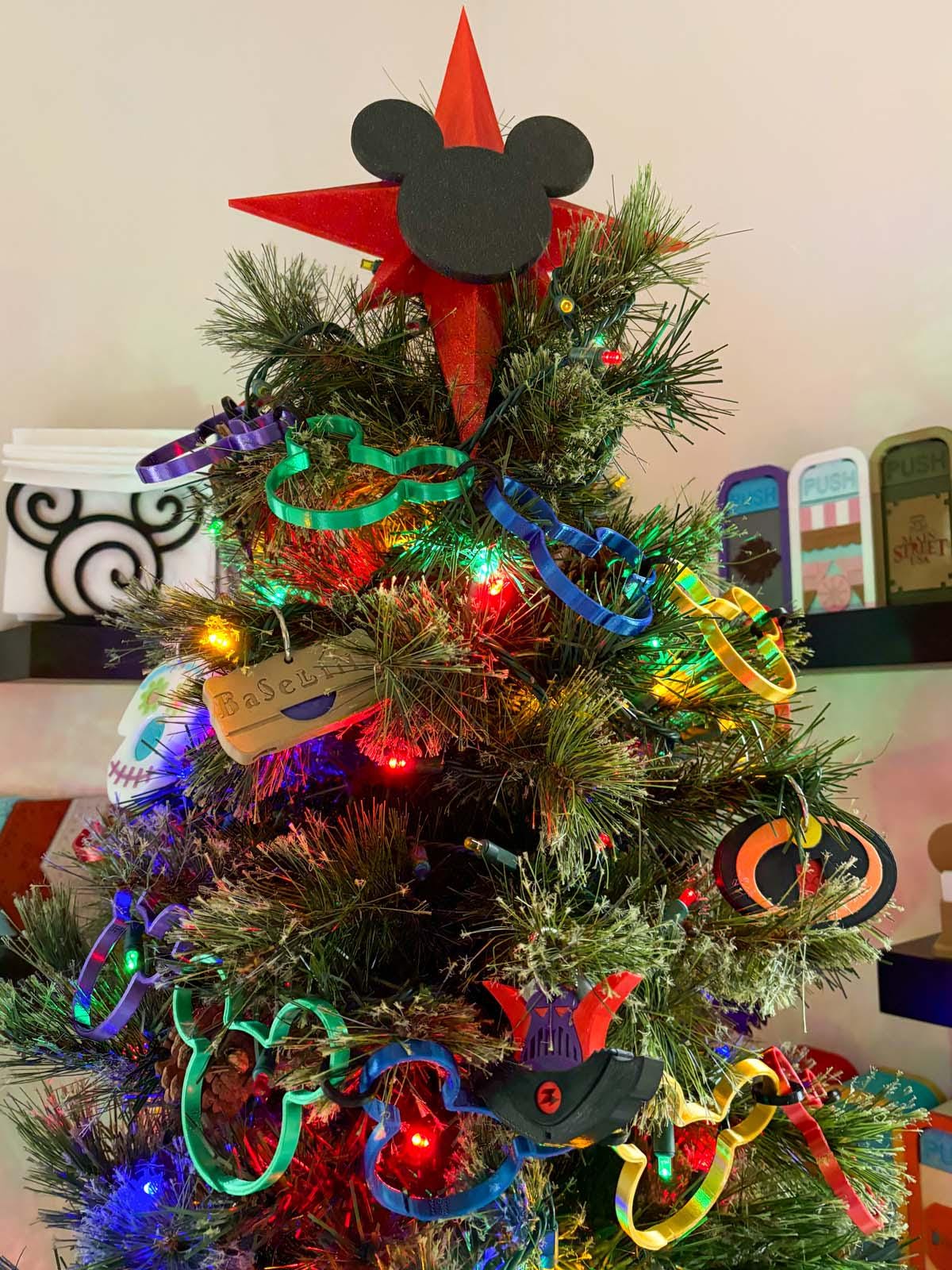 カスタムカラーのクリスマスツリートッパー - アイコン付きスター