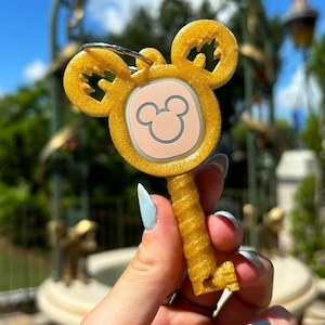 Gold Key Magic Band Buddy - Disney MagicBand+ Plus Puck Holder Icon Keeper