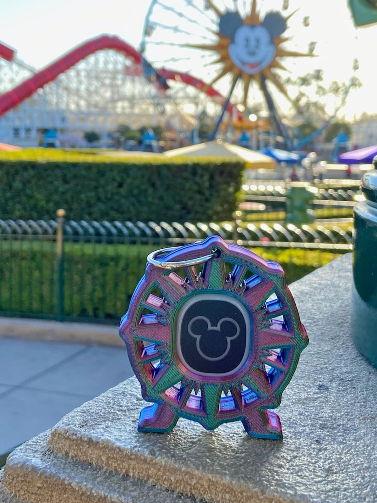 Fun Wheel Magic Band Buddy Plus - Disney MagicBand+ Plus Puck Holder Icon Keeper