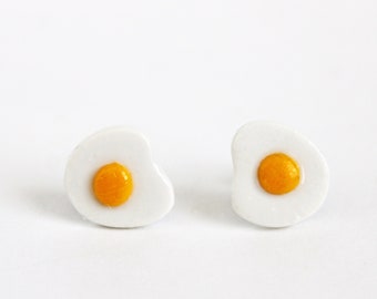 Egg Stud Earrings, Miniature Food, Polymer Clay Charms, Food Earrings, Fried Egg Earrings, Food Jewelry, Miniature Egg, Breakfast Earrings