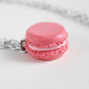 Strawberry Macaron Necklace, Polymer Clay Necklace, Food Necklace, Food Jewelry, Dessert Jewelry, Miniature Macaron, Macaron Charm