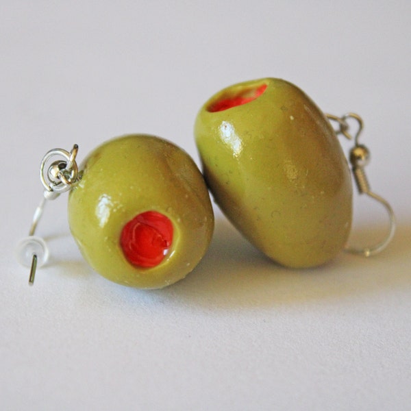Boucles d'oreilles olive vertes farcies | Bijoux culinaires artisanaux Pimento | Cadeau Martini