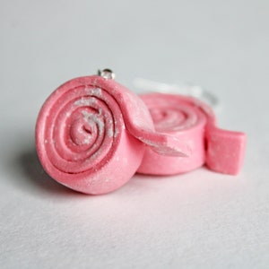 Bubblegum Roll Ohrringe: Handgefertigte Polymer Clay Candy Schmuckstücke