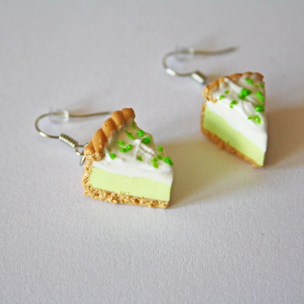 Boucles d'oreilles tranche de tarte au citron vert, Boucles d'oreilles en pâte polymère, Boucles d'oreilles nourriture, Bijoux nourriture, Boucles d'oreilles tarte, Bijoux dessert, Boucles d'oreilles citron vert