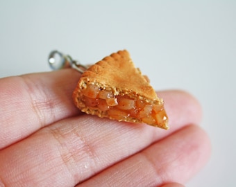 Handskulpterad äppelpajberlock | Hantverksmässig miniatyrmatnyckelring | Höstbageripresent