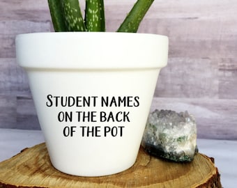 Noms des élèves au dos du pot
