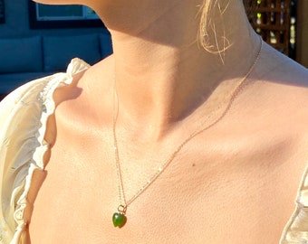 Collana cuore di giada delicata, cuore di giada verde, ciondolo di giada nefrite canadese, collana di cuore di giada oro, collana di cuore d'amore di giada, regalo per lei