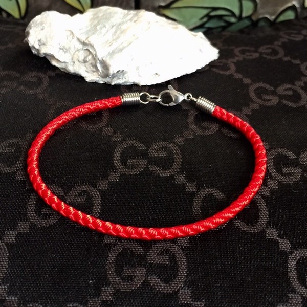 Bracelet porte-bonheur cordon rouge, bracelet Nouvel An, bracelet énergie, bracelet de protection, bracelet voyageur, bracelet ficelle rouge, bracelet de famille.