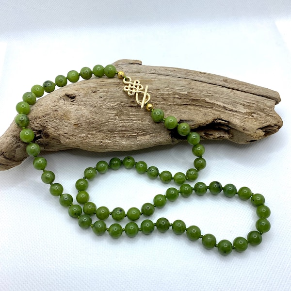 Collier de jade canadien, collier de perles de jade vert, collier de perles de jade néphrite canadien, collier de perles nouées de taille personnalisée.
