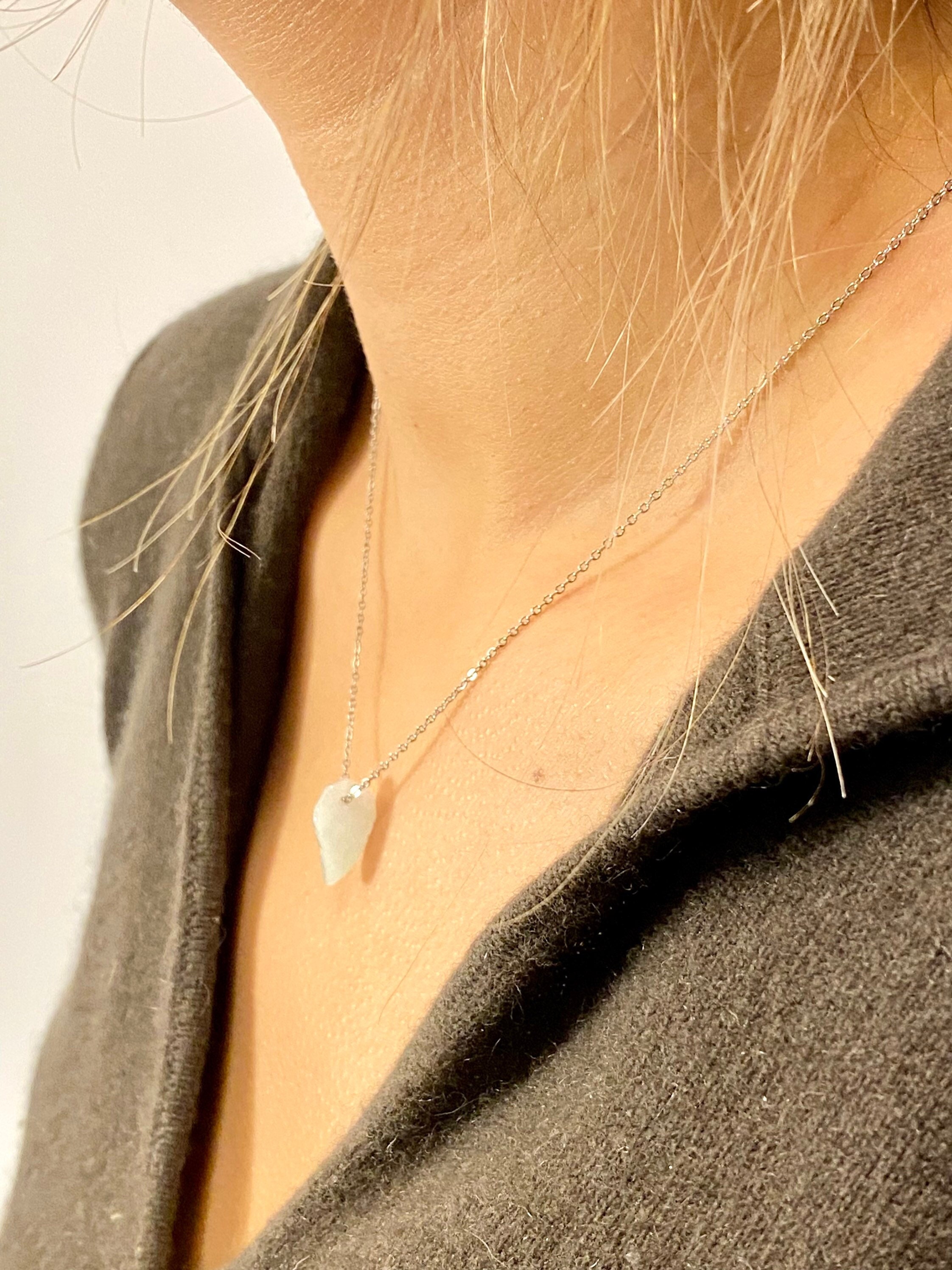 翡翠 花と葉のペンダントチャーム 上品な翡翠ペンダントネックレス、翡翠の葉のチャームネックレス