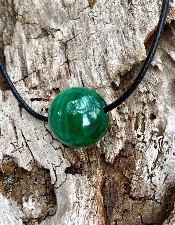 GENASTO Round Malachite Crystal Necklace Genuine Healing Stone Jewelry for  Men Women, Crystal, Agate: Buy Online at Best Price in Egypt - Souq is now  Amazon.eg