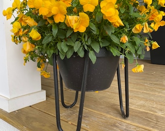 Industrial Farmhouse Elevated Planter, Metal Plant Pot Holder