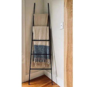 Black Metal Blanket Laddernull
