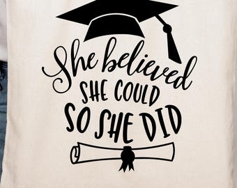 Wierzyła, że może, więc to zrobiła SVG | Projekt koszulki na zakończenie roku szkolnego | Klasa 2026 PNG | Plik Cricut Cut