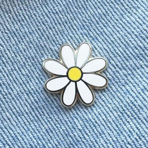 daisy pin,enamel pin cute,flower pin,flower pins for dresses,backpack pins,backpack pins flowers,jacket pins,hard enamel pin,kawaii flower