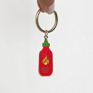hot sauce key chain,spicy keychain,hot sauce keychain,sriracha charm,cute keyring,hot sauce gift,cute keychain for purse,hot sauce enamel