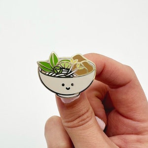 Épingle pho, épingle à soupe, épingles à nouilles, épingle à ramen, épingle en émail alimentaire, épingle alimentaire mignonne, épingle alimentaire, épingle vietnamienne, épingle japonaise, cadeaux pho, épingle émail mignonne, épingles nourriture, soupe