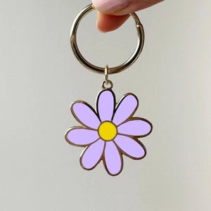 purple flower keychain,daisy keychain,daisy key chain,lilac flower,daisy key ring,flower keychain,lavender keychain,purple keychain,floral
