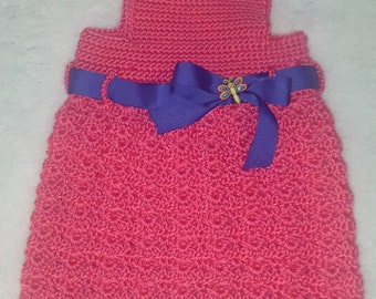 Vestido de verano de crochet hecho a mano, 2T, hilo acrílico coral, cinta azul rey