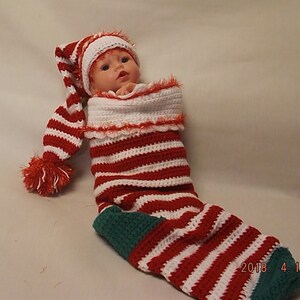 Preemie Christmas photo prop, Crochet Christmas outfit newborn, Christmas photo prop peemie, Handmade Christmas stocking and beanie Outfit