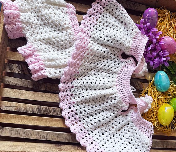crochet angel wing pinafore dress Baby Angel Wings Pinafore Dress is simply adorable. follow free pattern: https://cutt.ly/Yw5GXUzQ