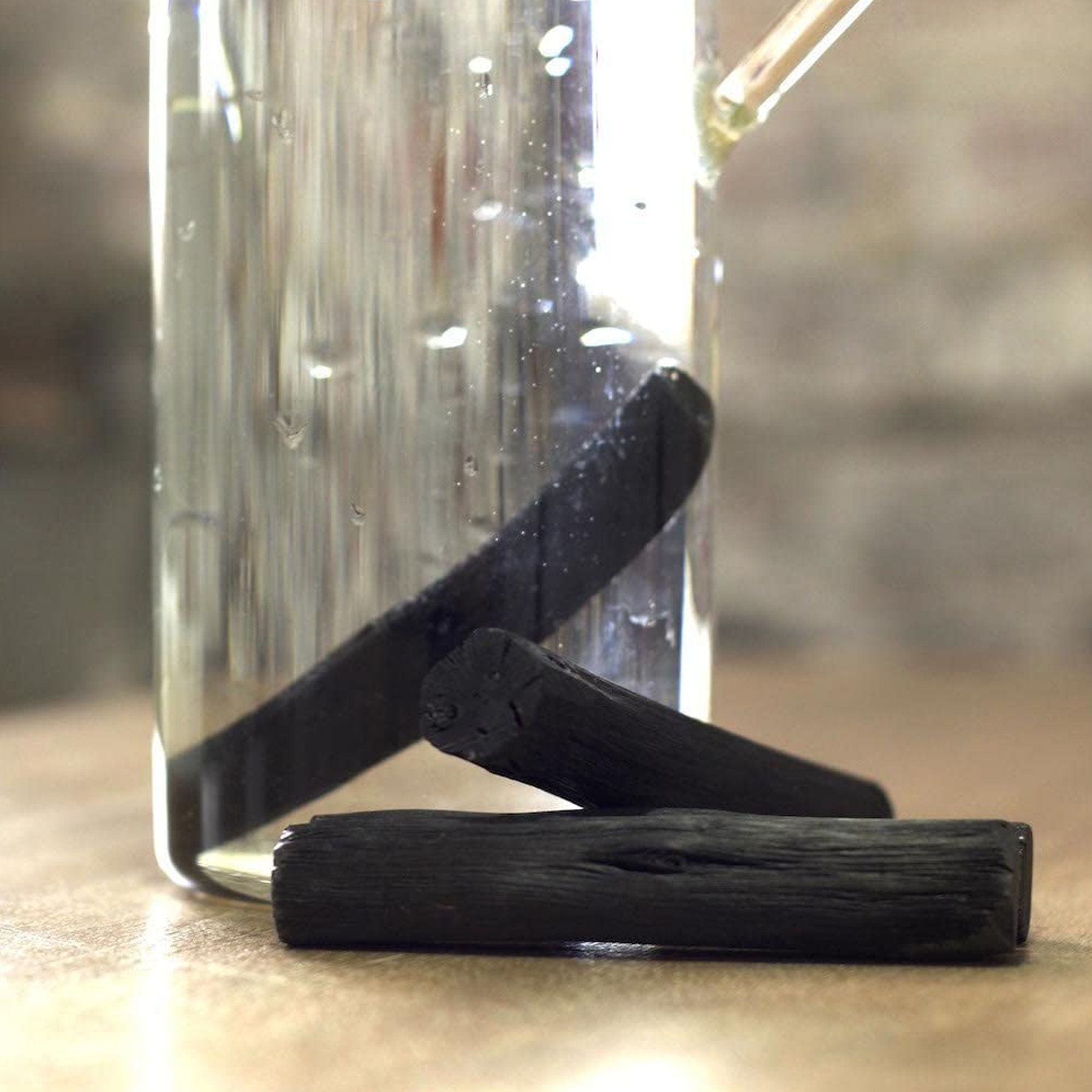 Binchotan Charcoal di Kishu, Giappone - Water Purifying Stick per acqua di grande gusto, 1 Stick - Filtri fino a 3 litri di acqua - Italia