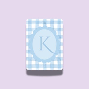 パーソナライズされたKindleケース、ニュートラルなギンガムチェックのKindleデコレーション、プレッピーなKindleギフト、カスタムKindleアクセサリー、クリアケース用イニシャルケース