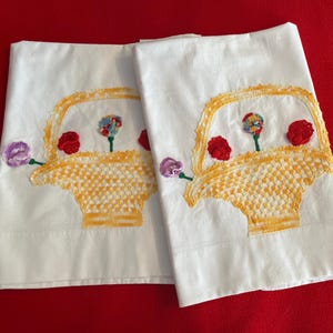 Pair of Vintage White Cotton Pillowcases w Hand Crocheted Basket w Flowers ~ 20&quot; x 30&quot; ~ Vintage Bed Linens ~ Bedding